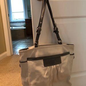 Perfect Summer white and grey accent leather tote